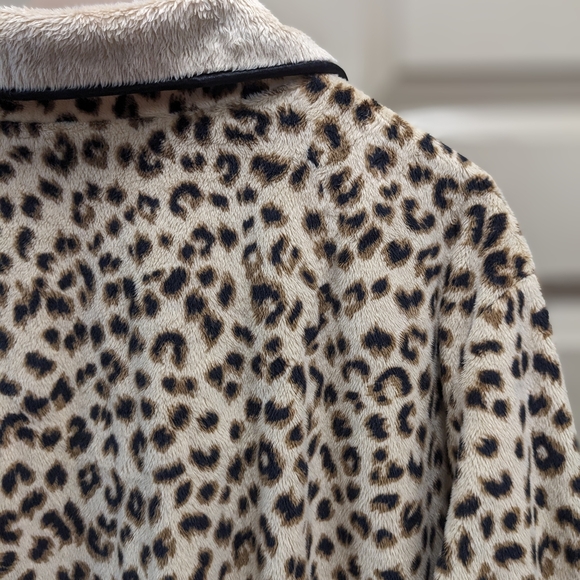 Leopard Print Fleece Robe - Picture 10 of 16